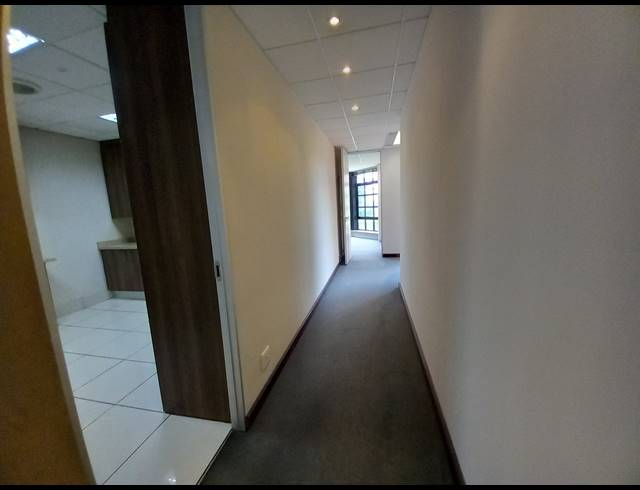 427M² OFFICE TO LET IN BRYANSTON